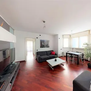 apartmentgarage-near-novegro-exhibition-linate.it-lombardy.com/
